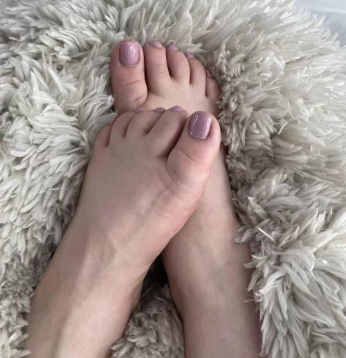 fresh pink pedi 💅🏻😽