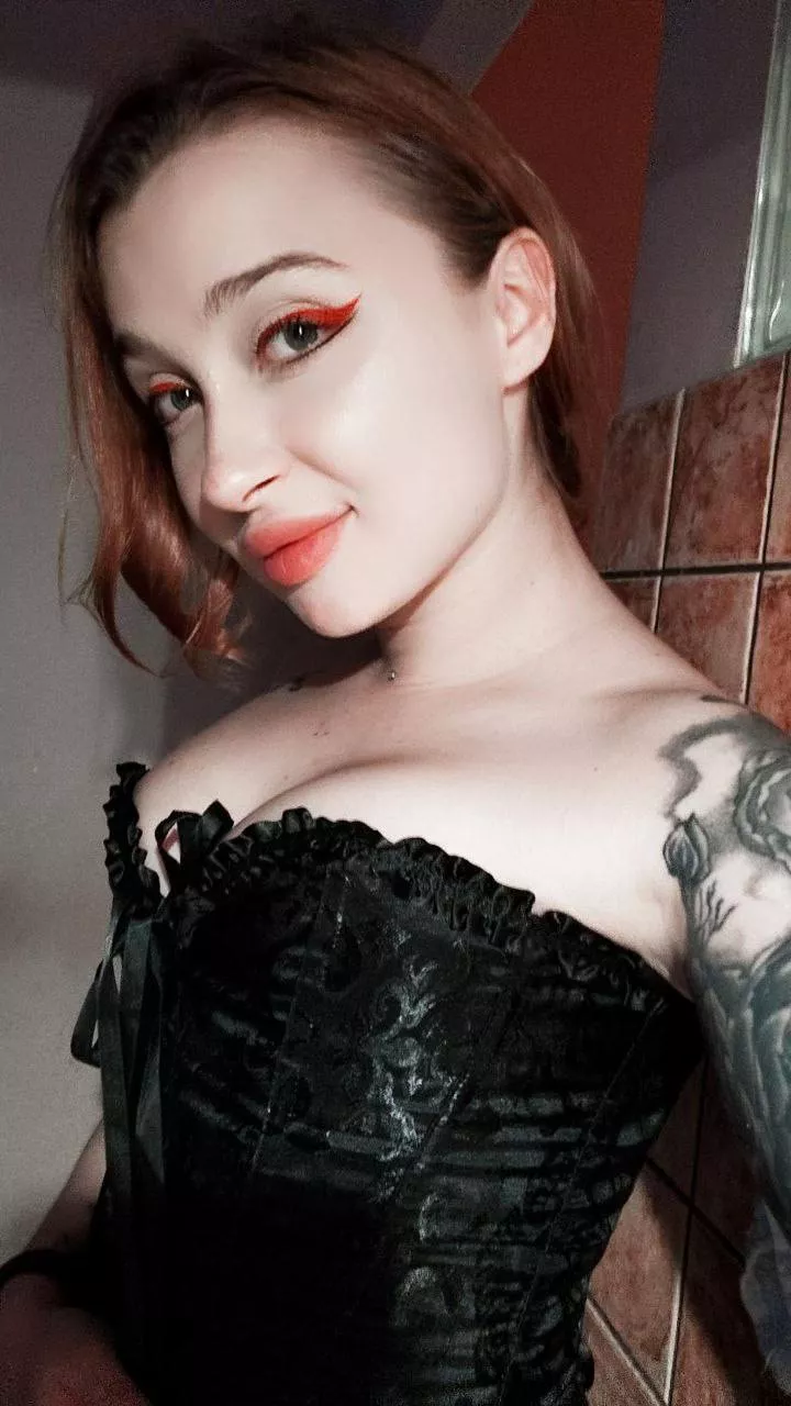 goth girl, just for you 🖤