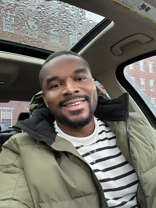 Happy Friday guys! 🙌🏽 Even if it’s cold and rainy out.