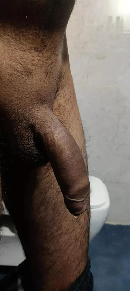 Hello London girl and guys. i got to know you're fed up with the regular white small dicks. so here's a special indian uncut bbc for you all. waiting for you all in my dm. just give this bbc a try. you can rate or compare too.
