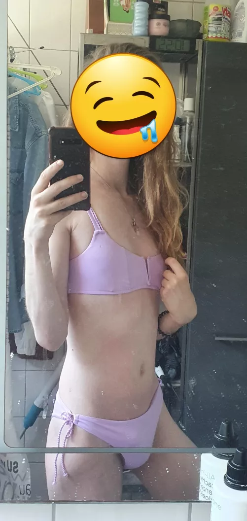 here iam standing in my first bikini and it looks so amazing🥰