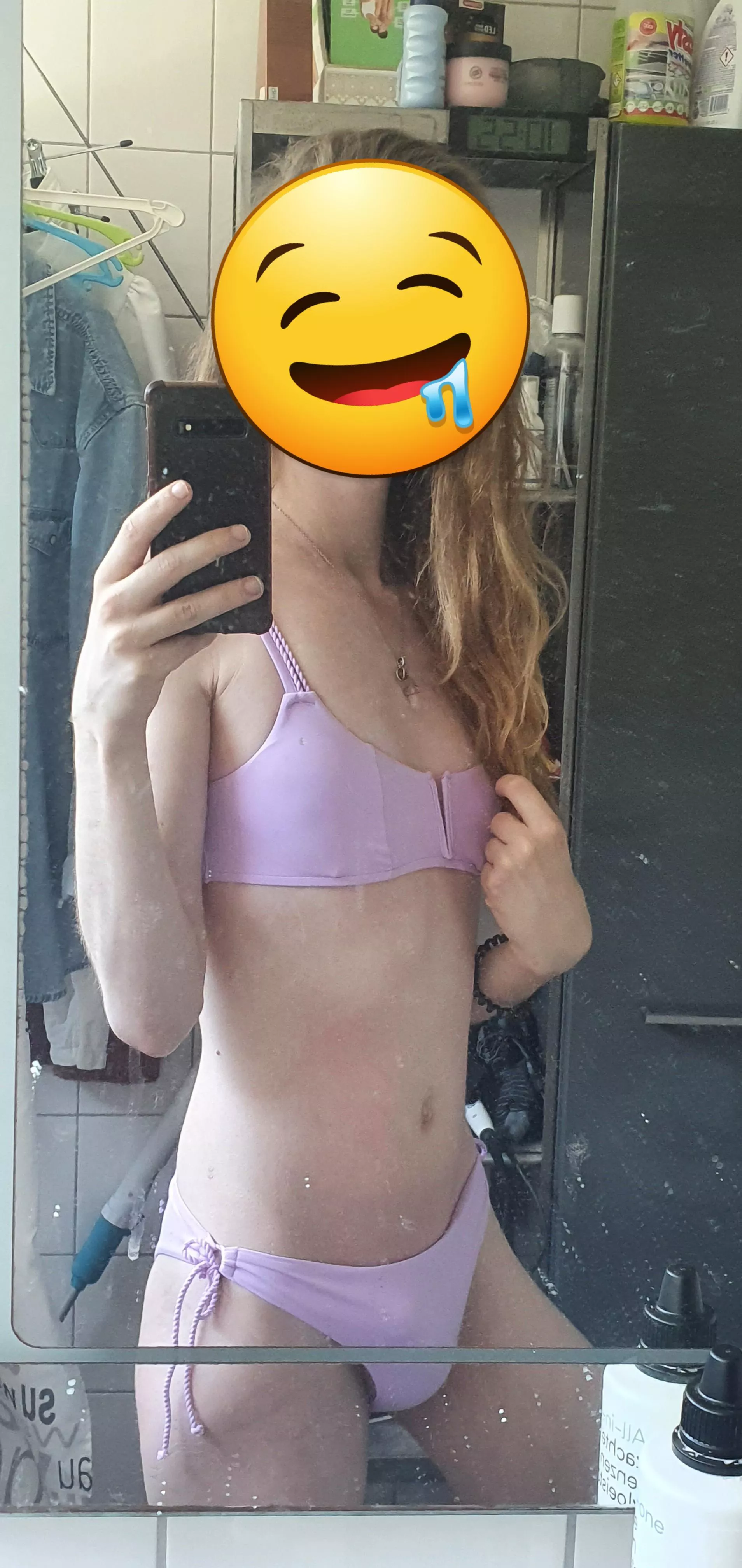 here iam standing in my first bikini and it looks so amazing🥰