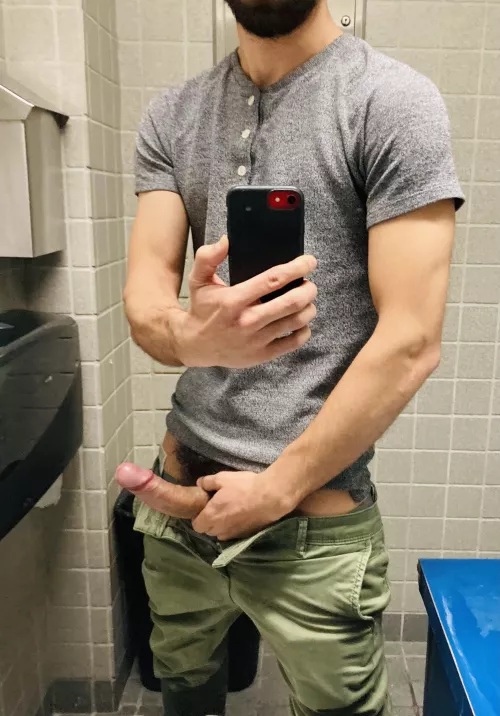 Hey bro, are you willing to risk it all and blow me in the work bathrooms? (20)