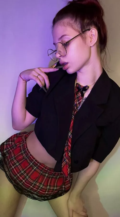 I go to college in a short skirt to make it easier to play with my pussy in class