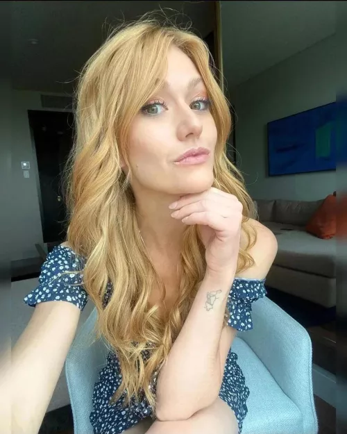 I lose my mind with Katherine McNamara. I'd love to keep edging till be totally broken for her.