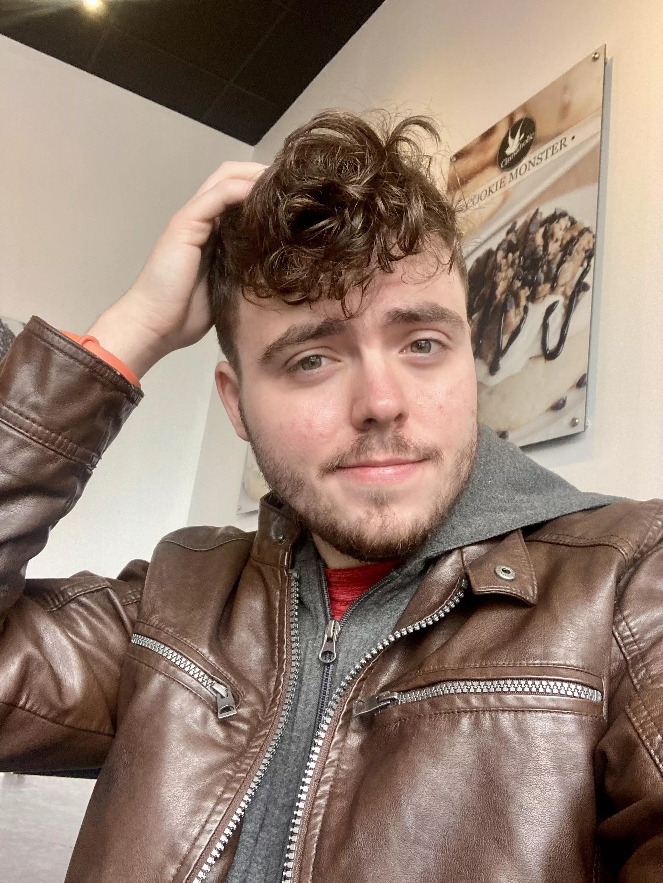 I love cinnamon buns and sweet boys 🤓