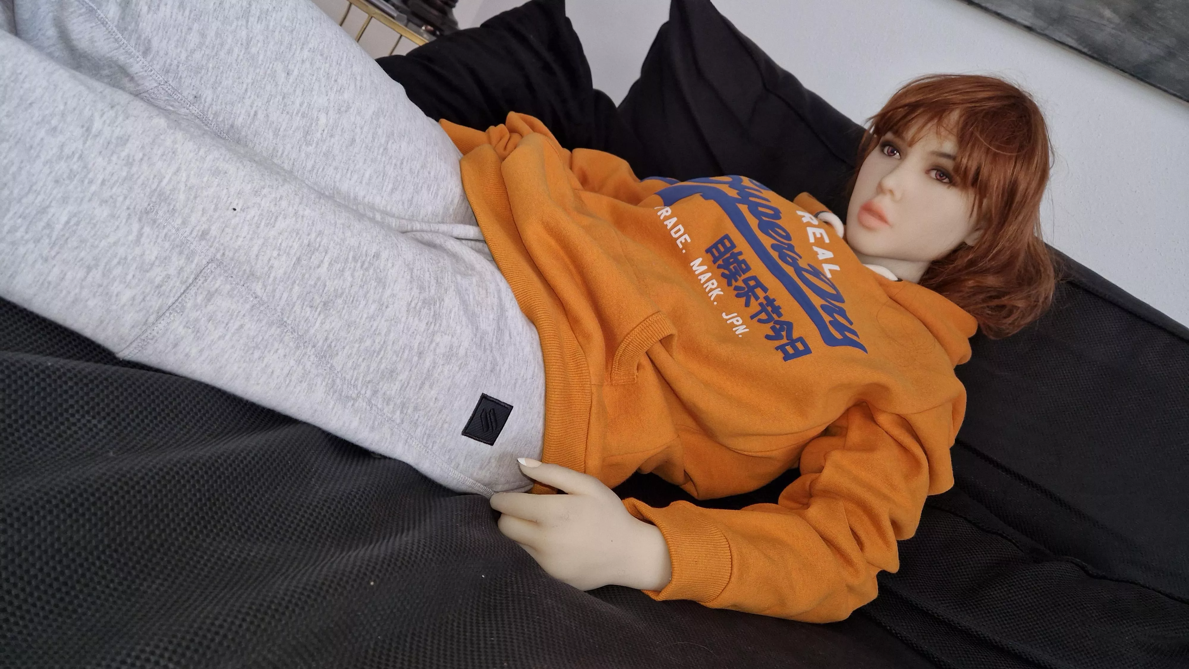 I think Sabrina's new sweater matches perfectly with her hair. What do you think? :D