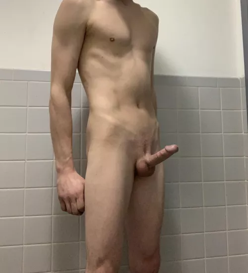 I think this should be the new dress code at work. What do you think?