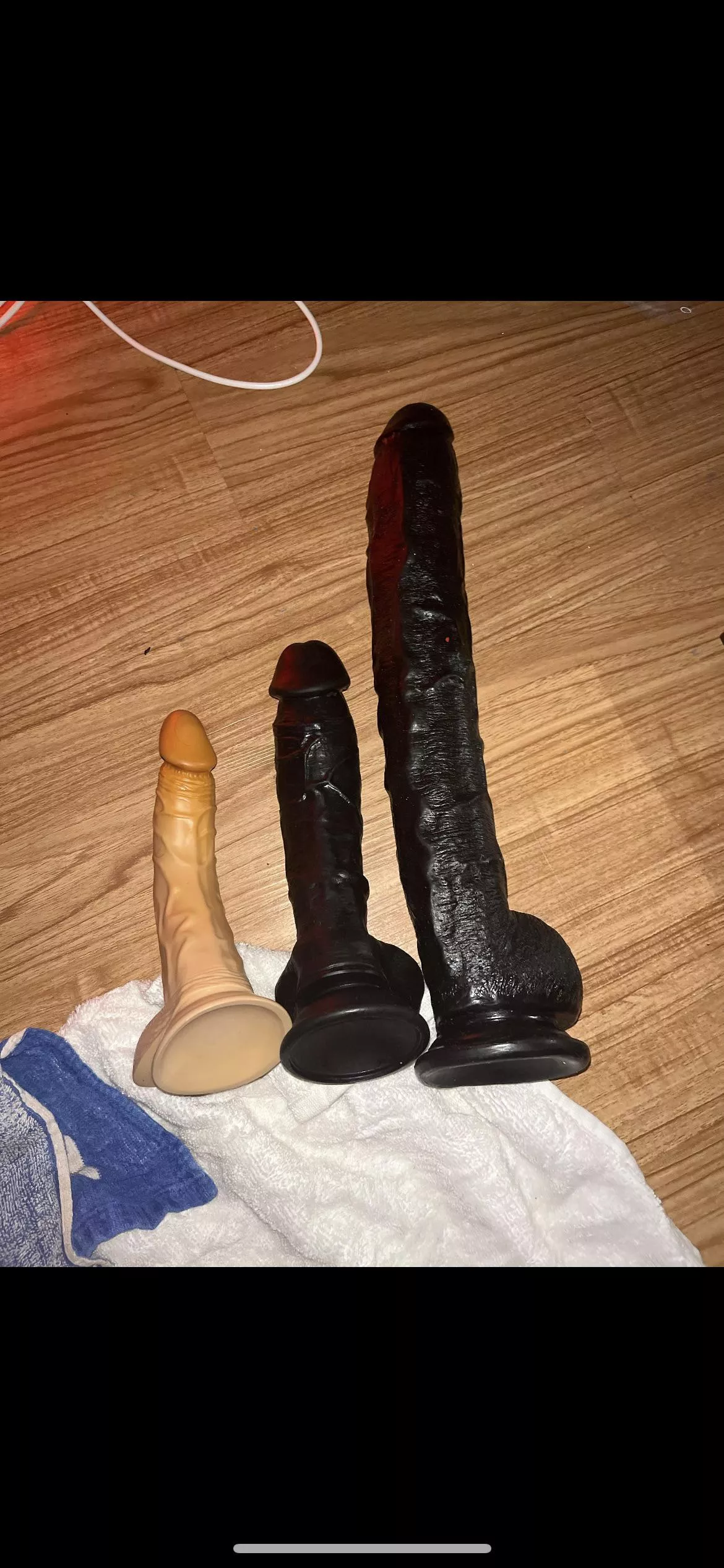 I wanna show you how i fuck myself if you wanna boss me around im okay with that too😈