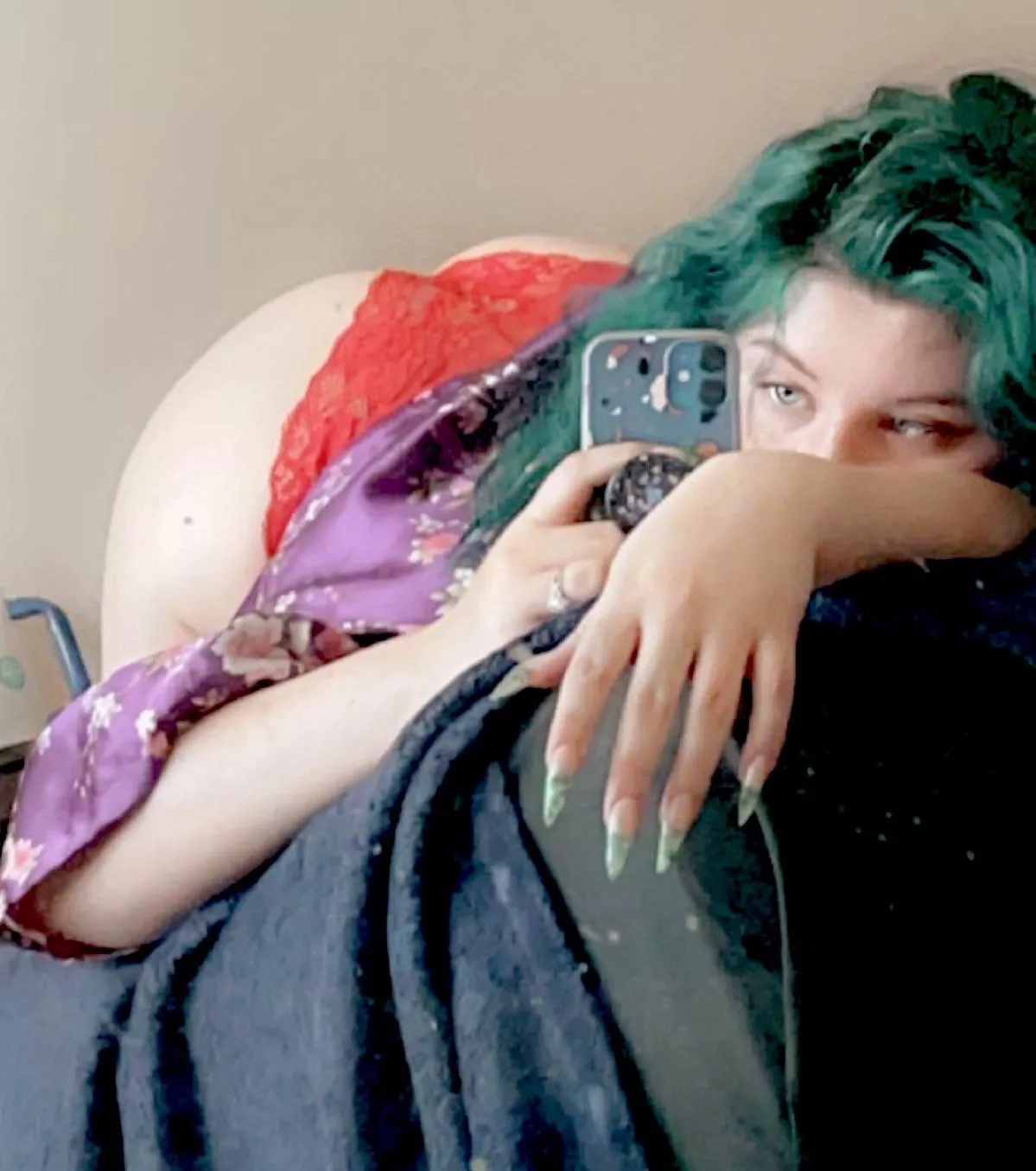 I’m better than your wife/gf 🥸 I deserve attention