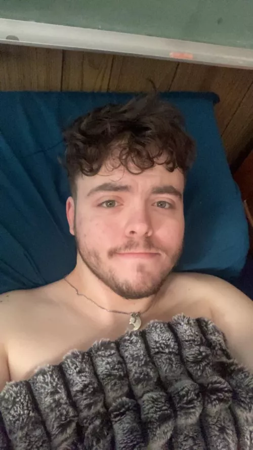 Just waking up 🥱 have a Good Friday bros, love to all of you 💖🐧