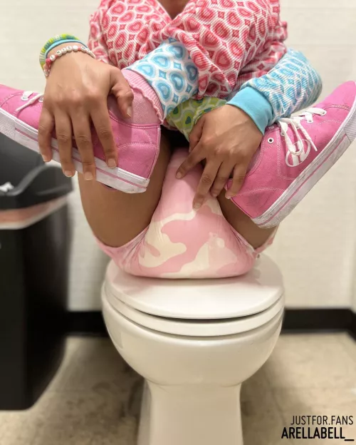 Lucky to have a bar with large trash cans to hide this diaper 🙈