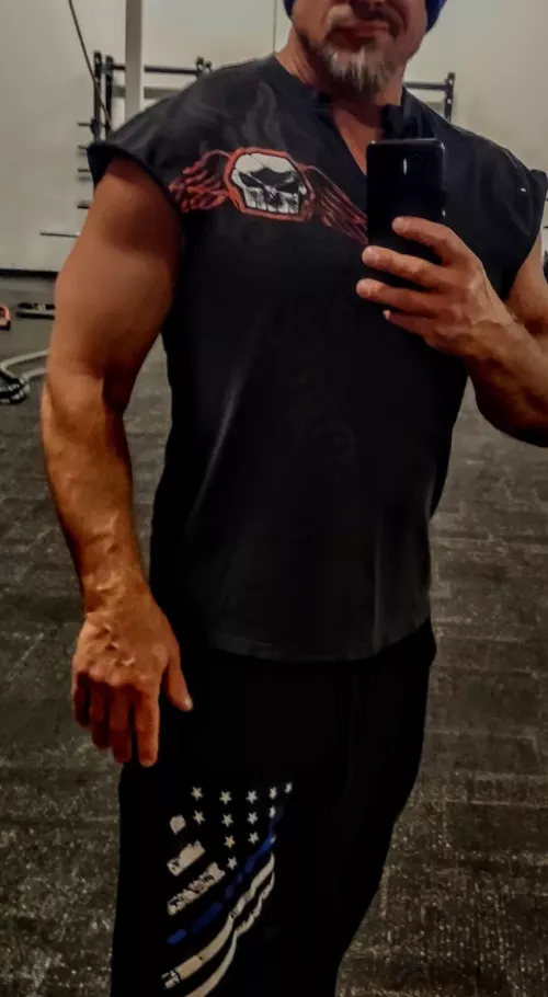 [M]54 work hard, play hard, fuck hard, stay hard. Message me for hard pics.