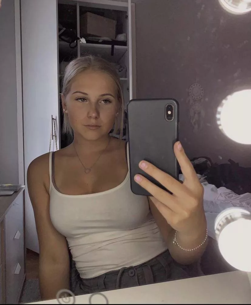 Mirror selfie (IRTR)