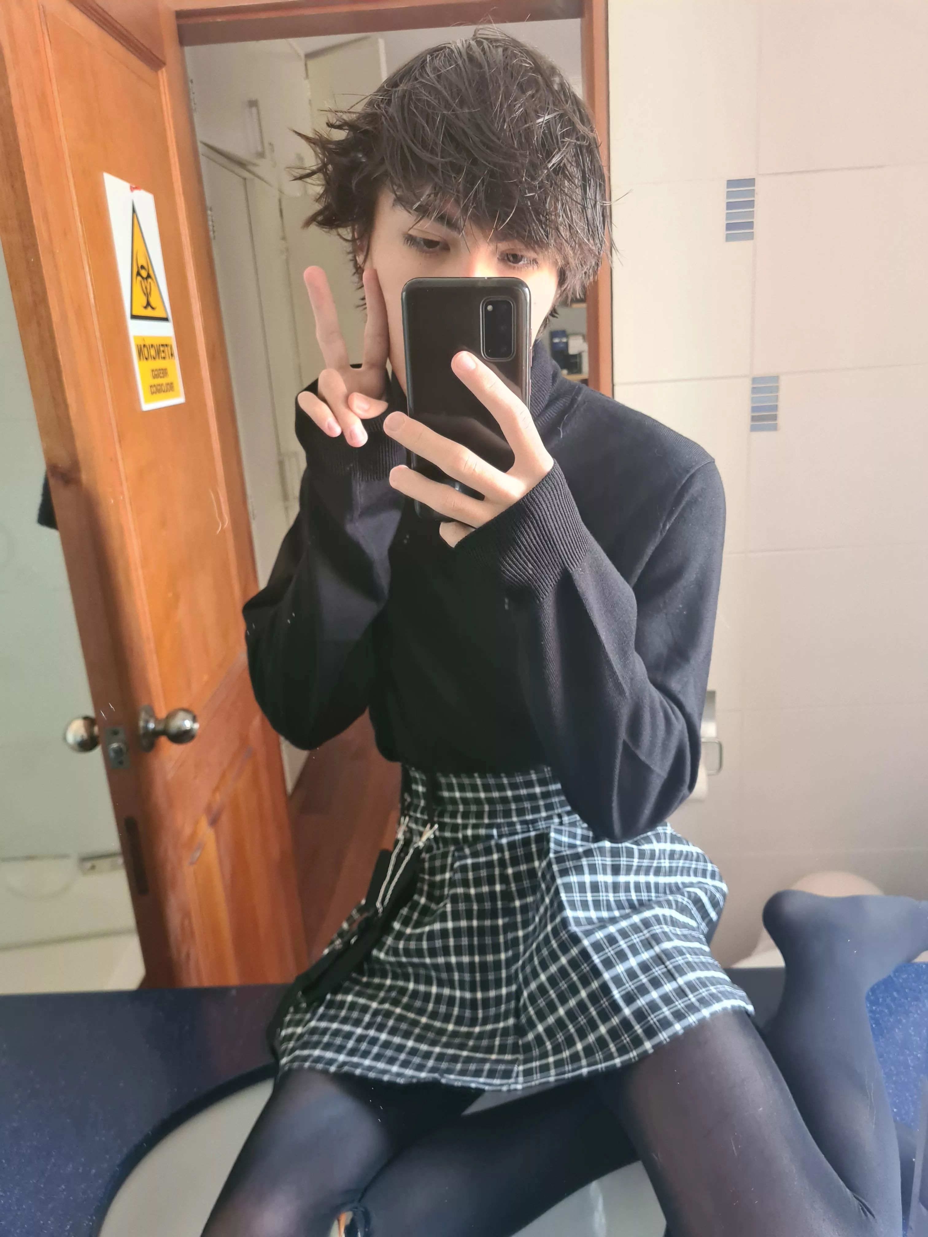 More a formal look but i love this skirt