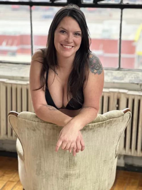 My ass was getting warmed by that radiator behind me and it kinda turned me on.