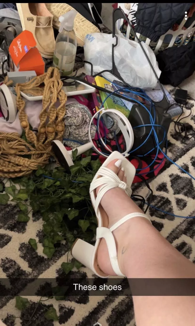 My Gf asked for opinions on her shoes and needed more then just mine