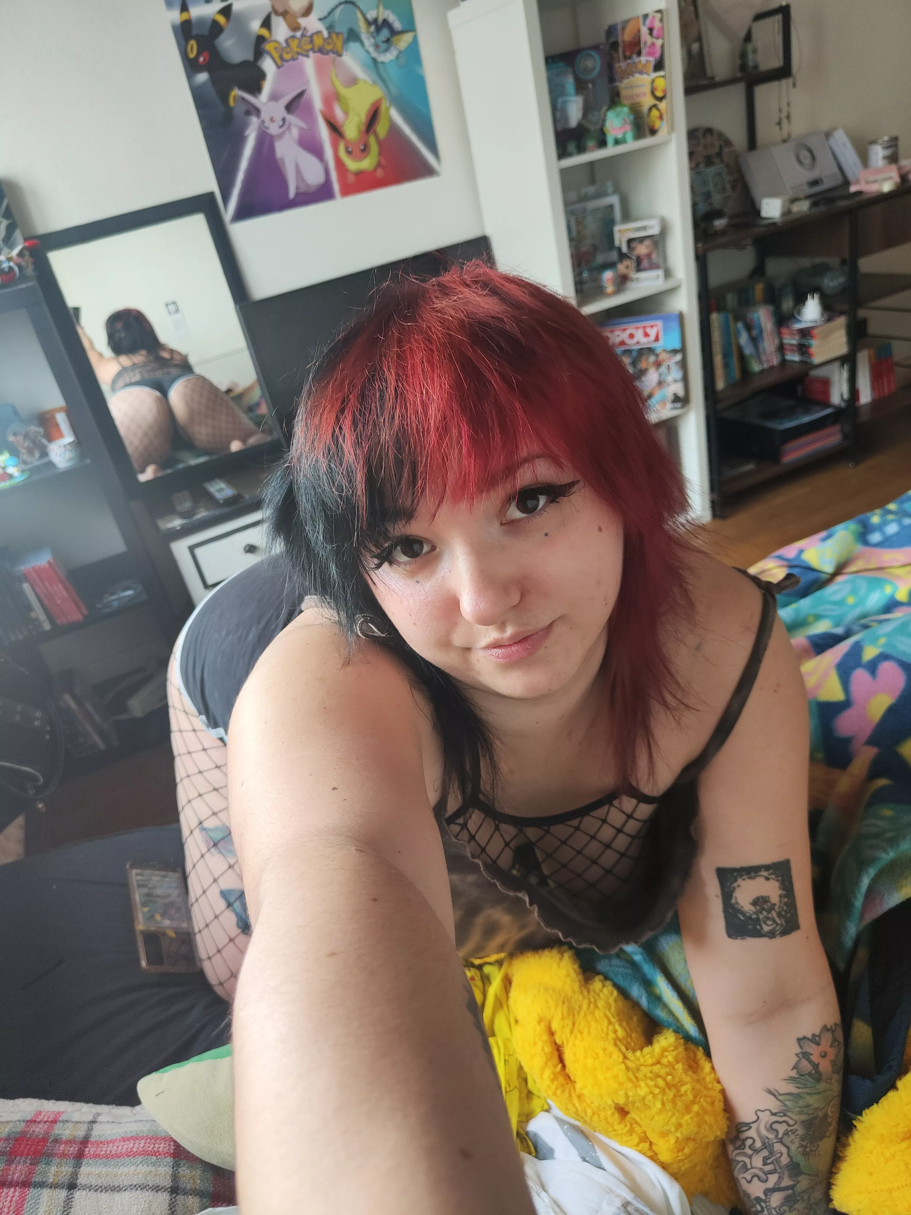 my mirror tells you everything you need to know~🖤