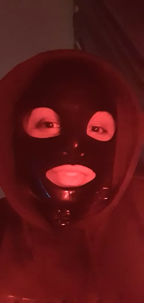 [OC] Finally got my first latex hood from Rubber55! What do you think?