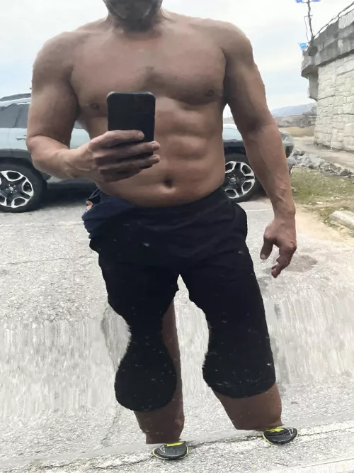 Post run car selfie! Warmest day of Jan so you better believe the shirt came off! [M]