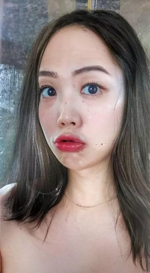 Pouty lips craving thick 🍆 and messy 💦