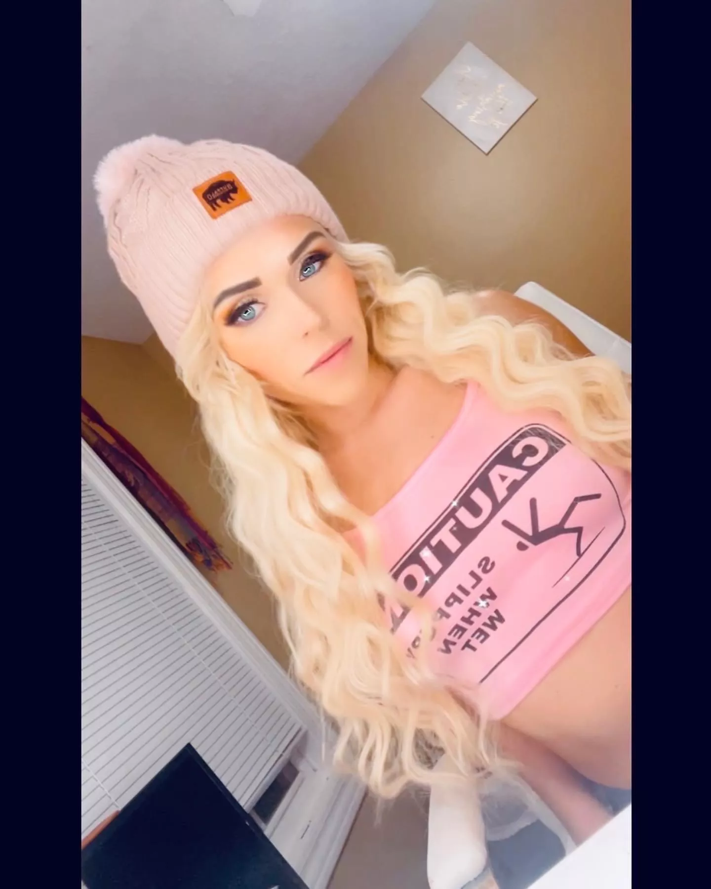 ⚠️⚠️⚠️ slippery when wet 🥴💦💦💦