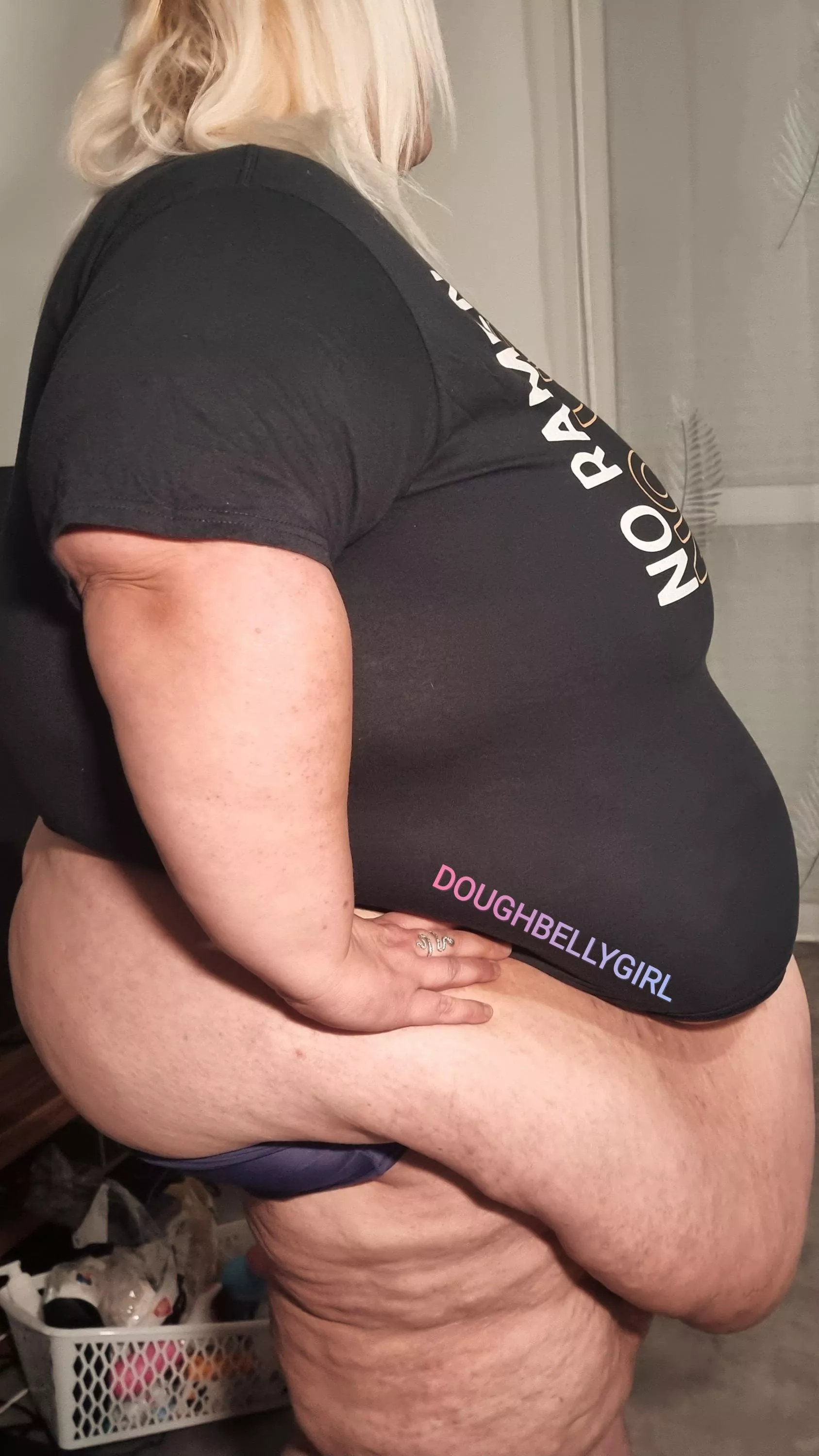 This is sooo hard to find T-shirt that fits me now 😅