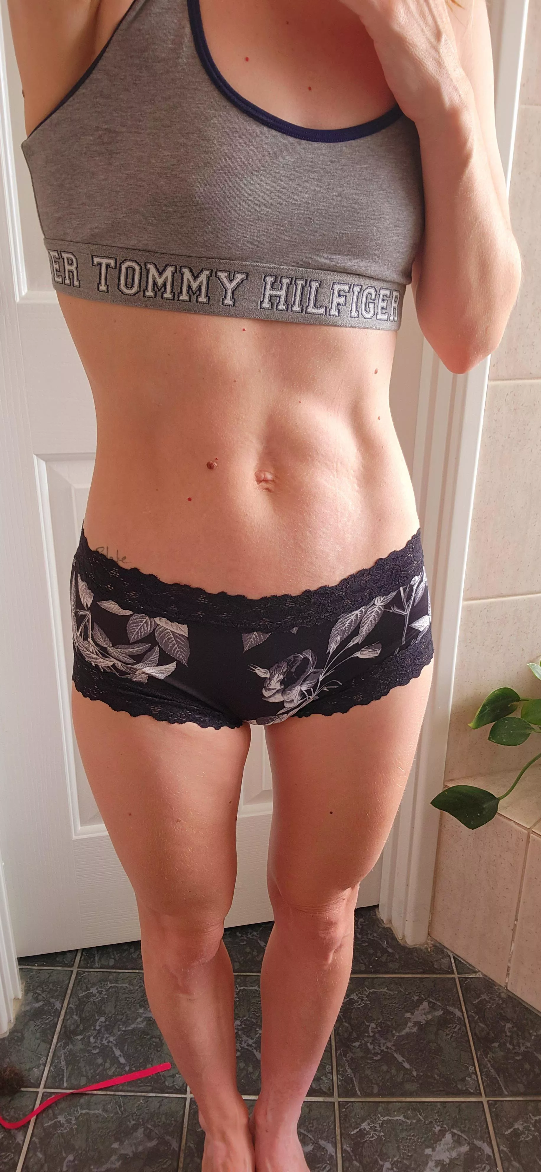 Tight little Aussie rig with thigh gap for days