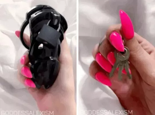Trans woman into chastity sissy kinks (full text in comments)