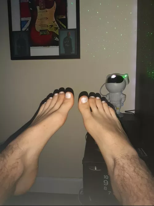Wanted to see what my toes would look like painted so i edited them 😂, I like👣❤