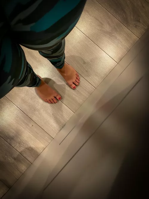 What colour should I paint my toes next?