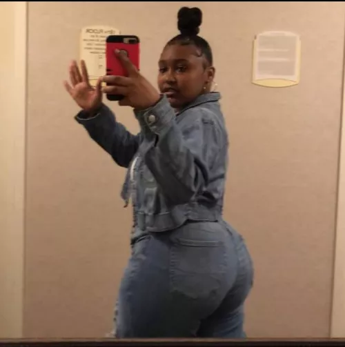 What Could You Do To This Ass? 💦🍑🍆‼️