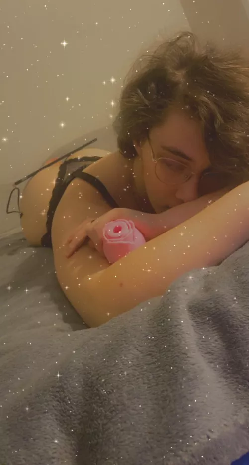 What is your eye drawn too first…😘