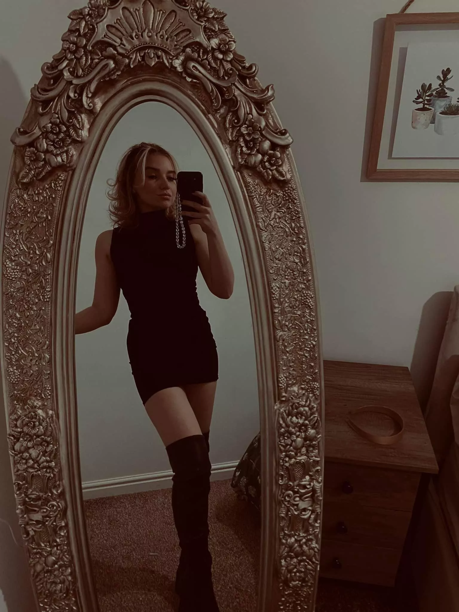 When my friend turned up to dinner in her thigh highs it made me weak