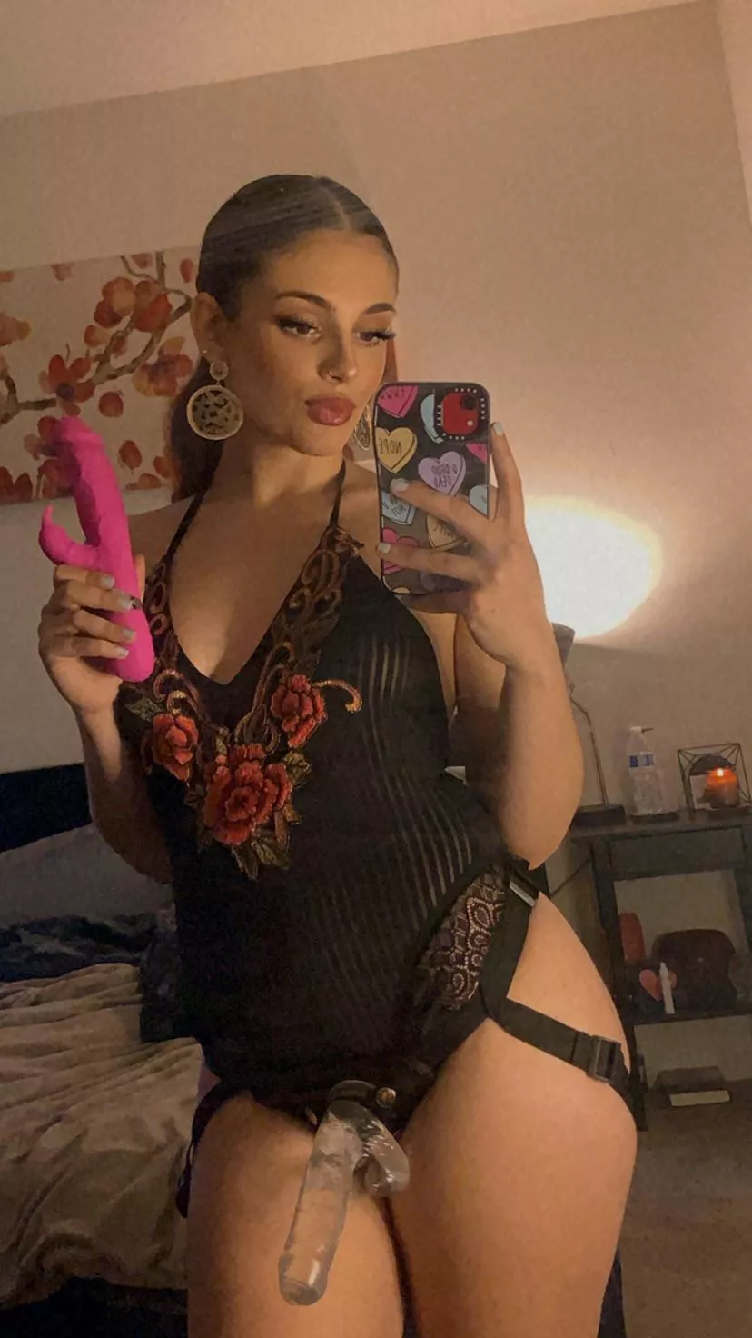 which hole is Mommy penetrating first?