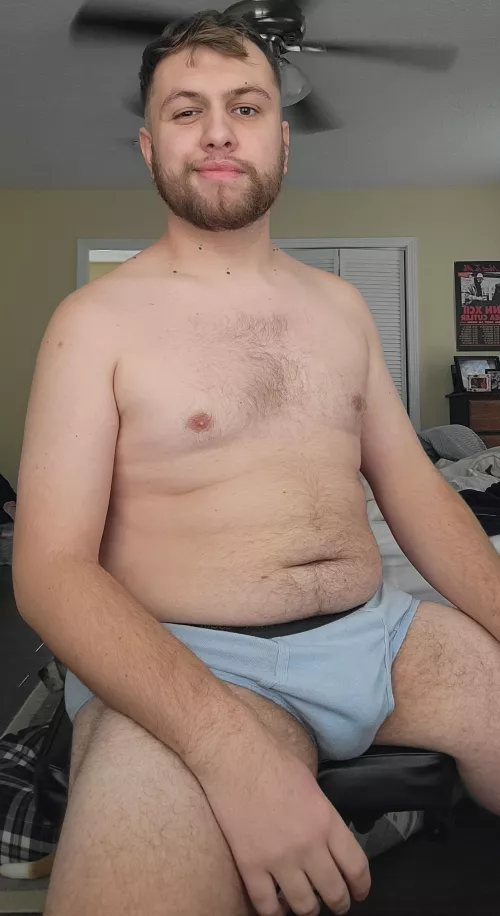 Who wants to come sit in my lap? 😏