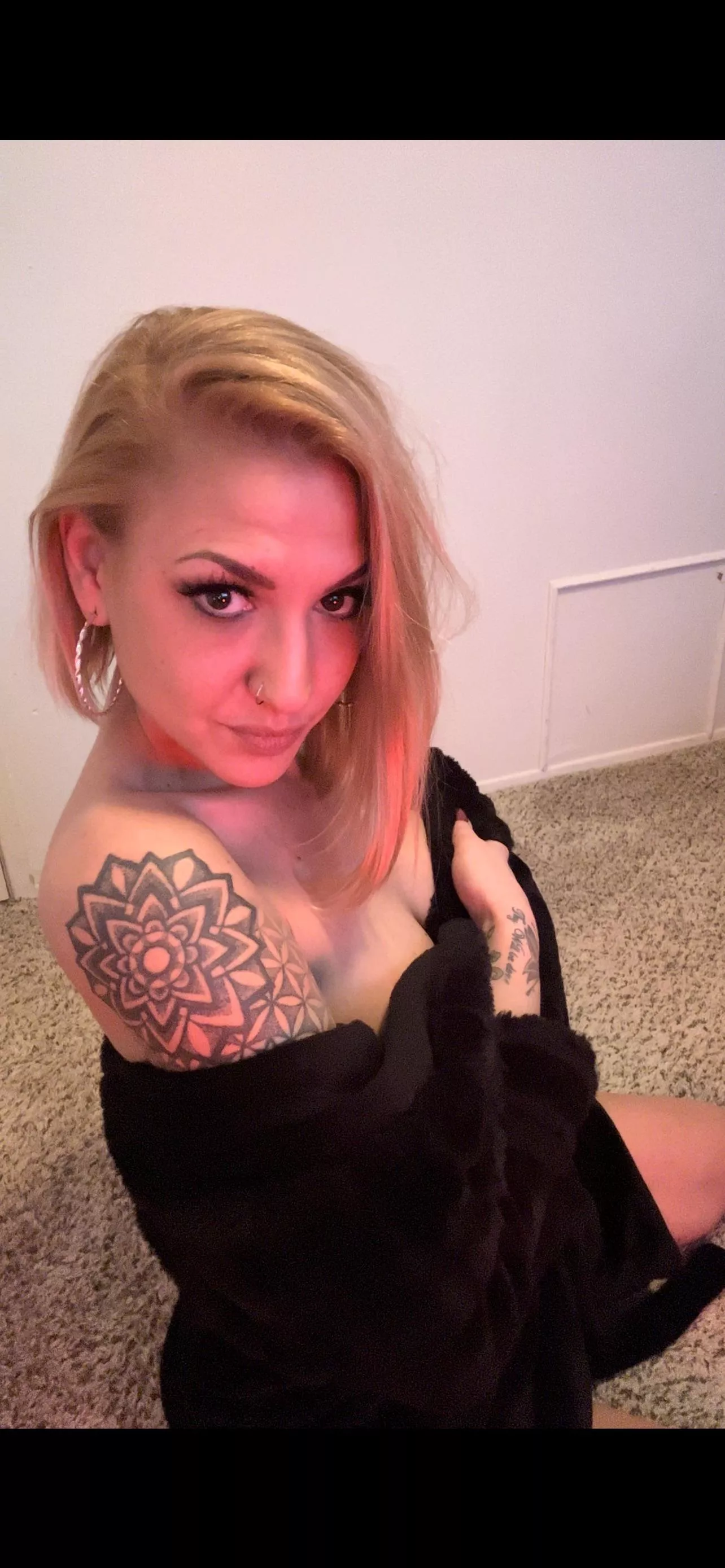 Who wants to have fun with a cute tattooed chick?