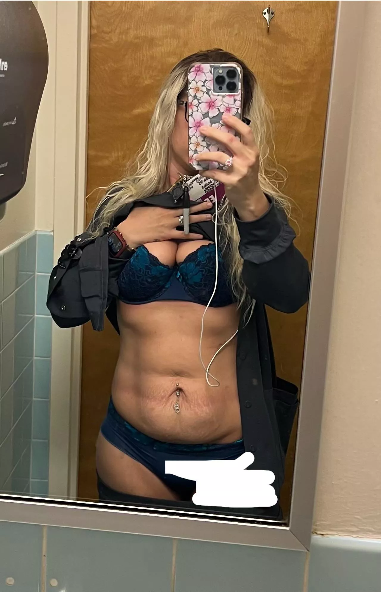 Who wants to trade wife pics