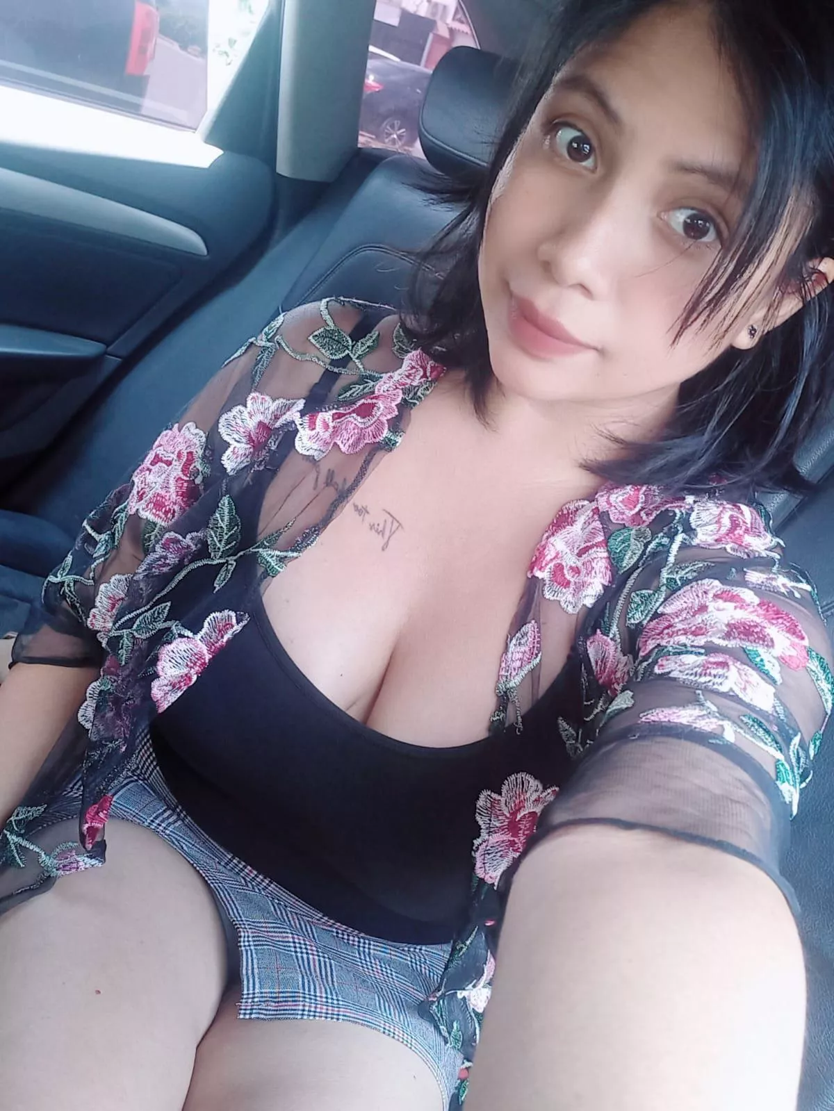 Would u like to fuck me in the back of your car? 😋