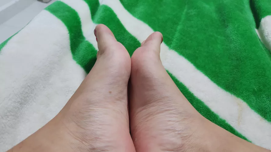 Would you mind if I settled down these soft soles on your face 🤔