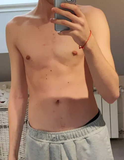 18 m twink loving muscular tops dm me