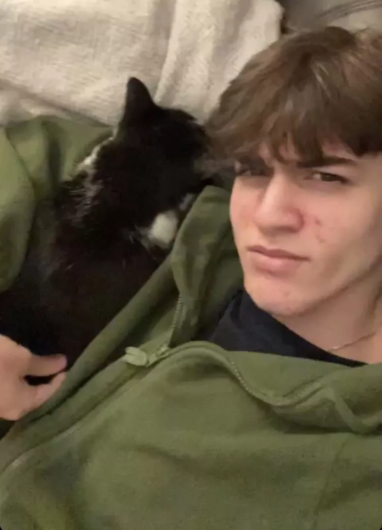 18M looking for 18-19Yo fit guys hmu on sc: random.snap890