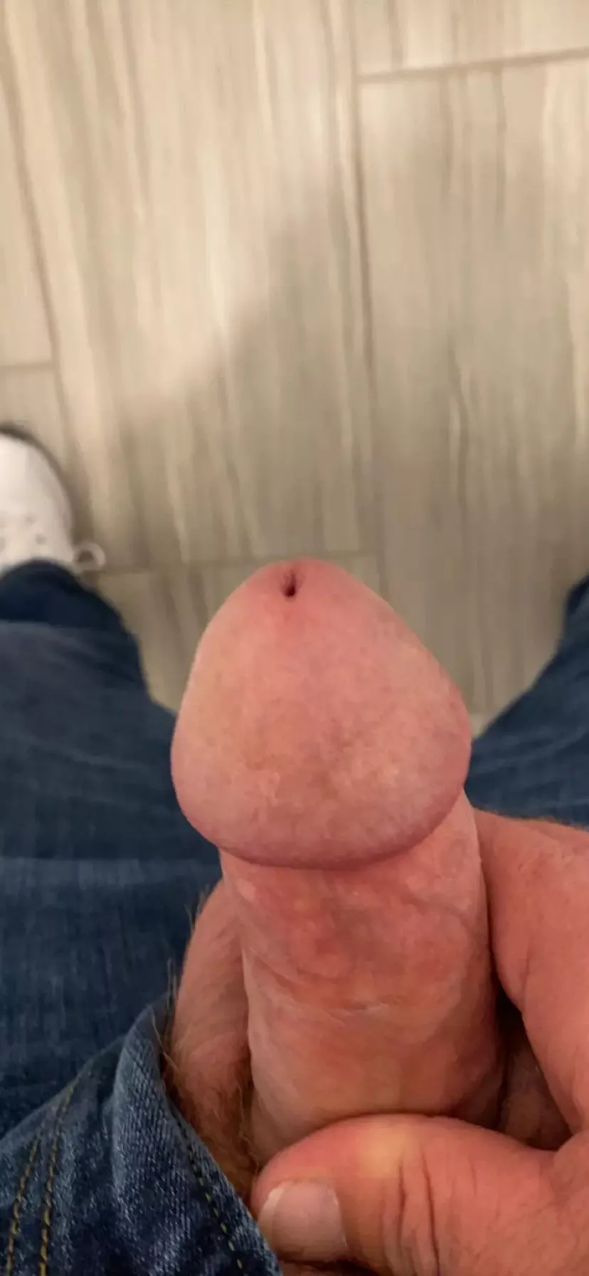 44 married daddy looking for a good looking younger woman to have fun with