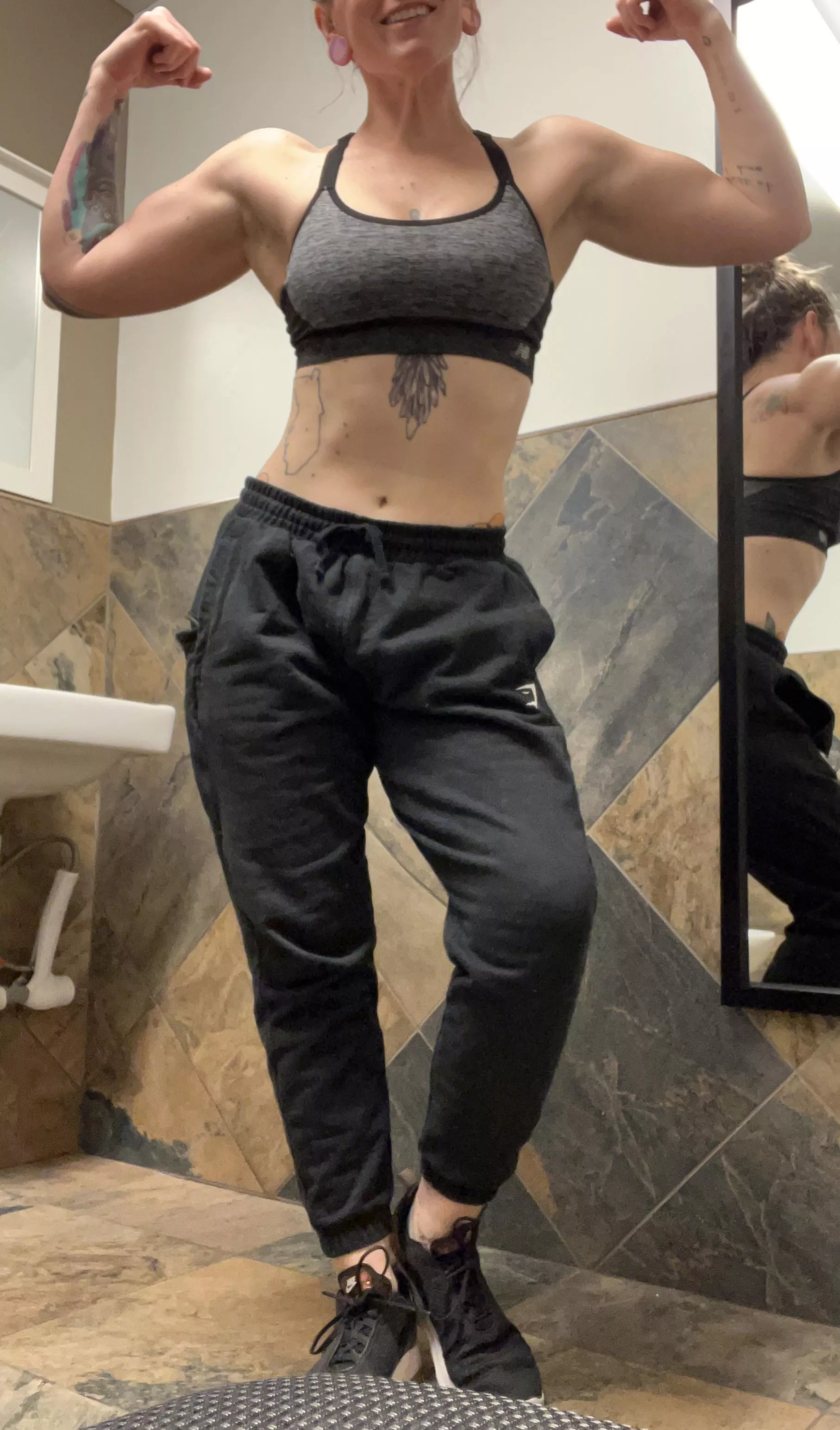 A bit on the tamer side, but de[f] happy with the direction my upper body is going 😈🤌🏼