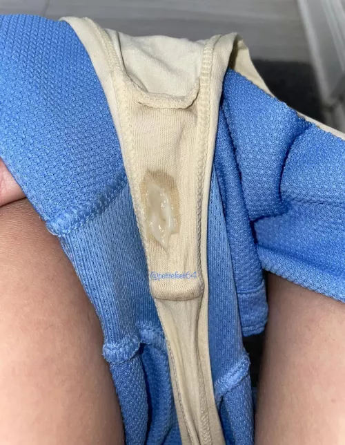 Another day another wet spot😏💦
