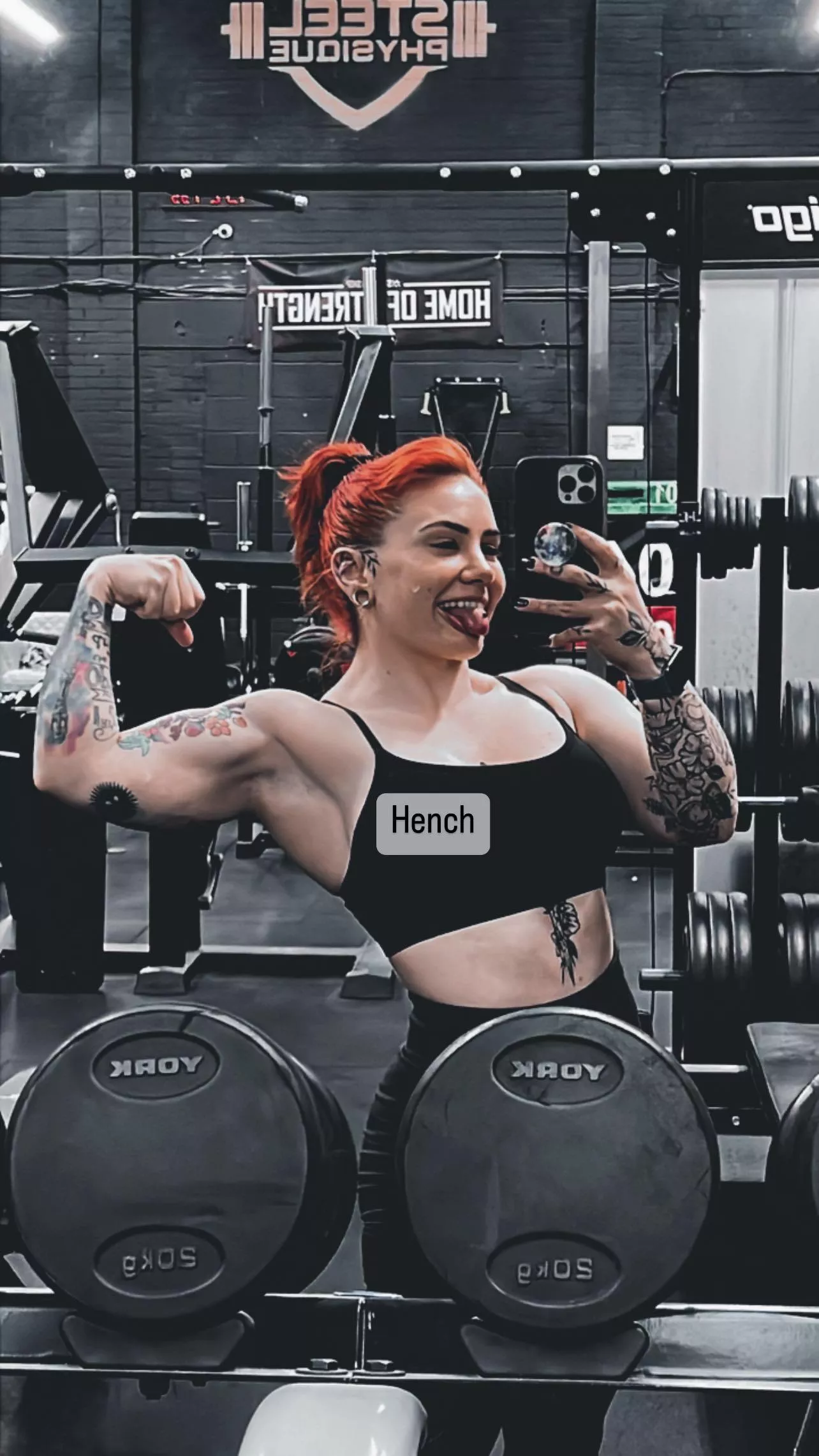 Anyone like goth gym girls? 🥺🖤