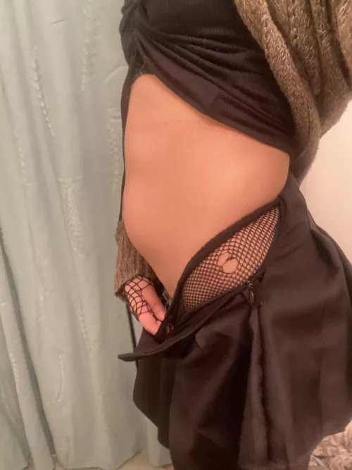 Been neglecting my belly lately. I’ve got to get bigger ! Here’s a little alcohol bloat 💗