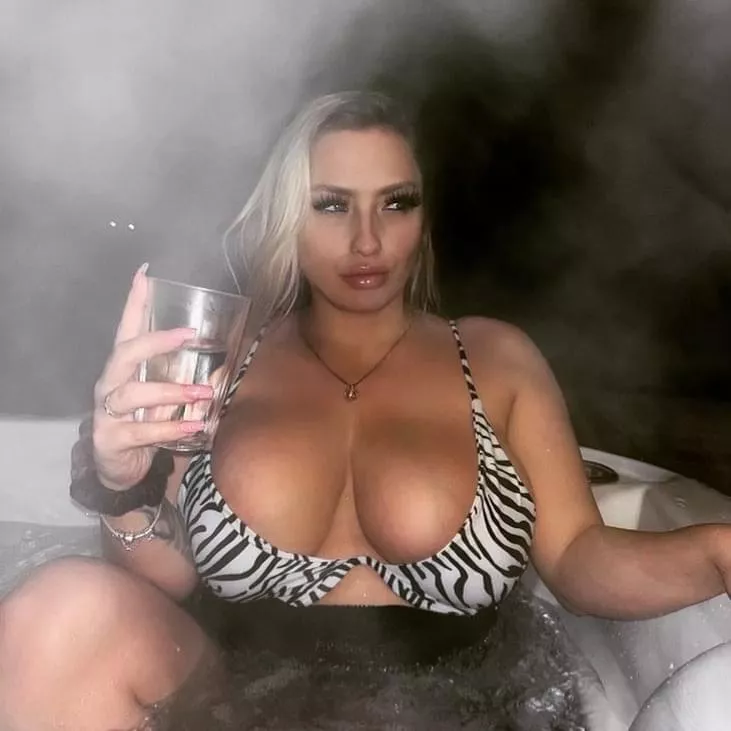 Big tittys chav 😍