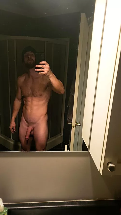 Clean mirror, dirty (m)ind