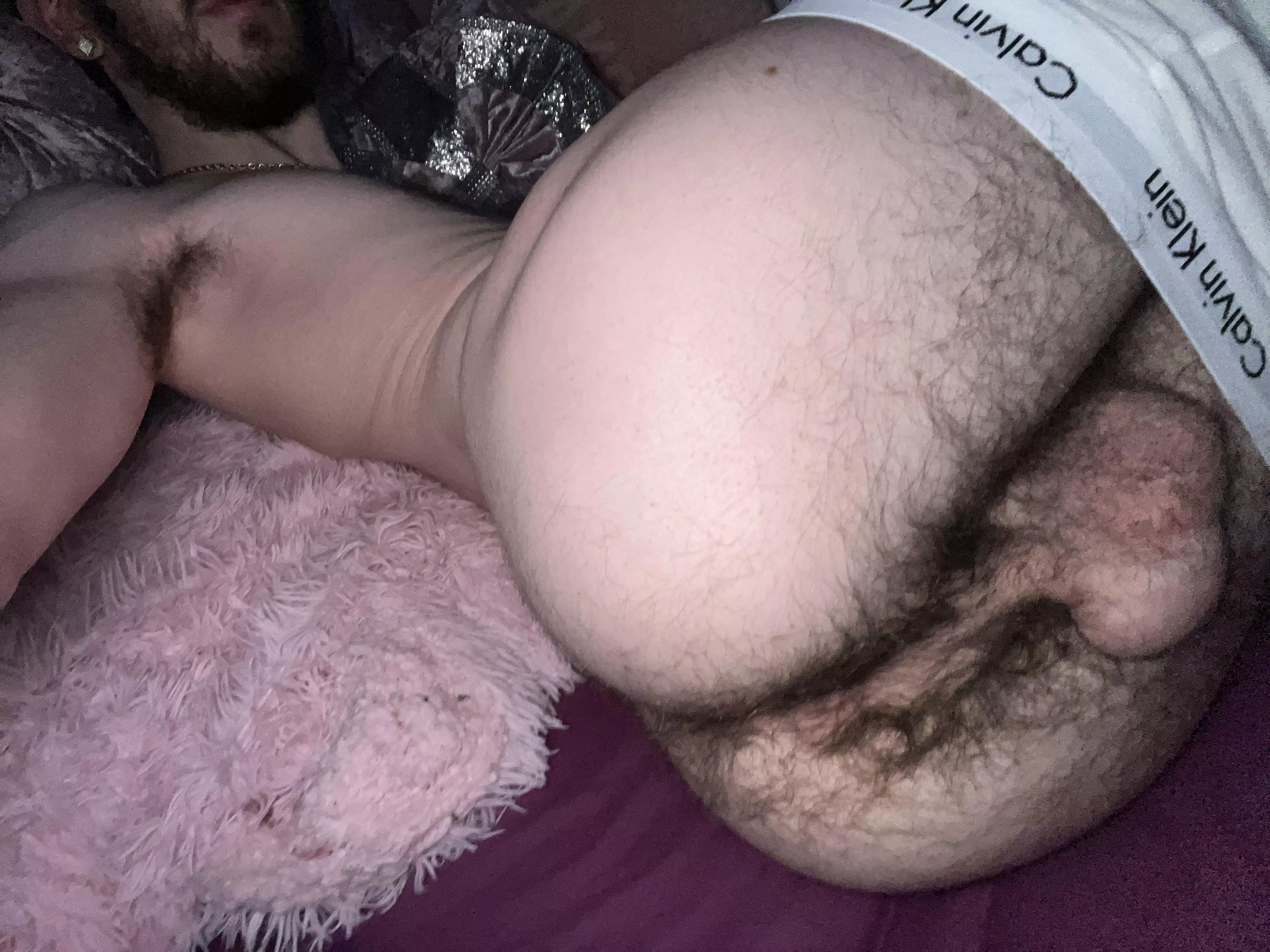 Come eat it this hairy ass😝😝😝
